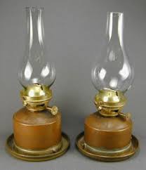 Perko oil lamp with short flared base #0 chimney